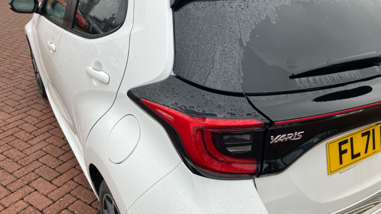 Toyota Yaris 1.5 Hybrid Dynamic 5dr CVT Hybrid Hatchback